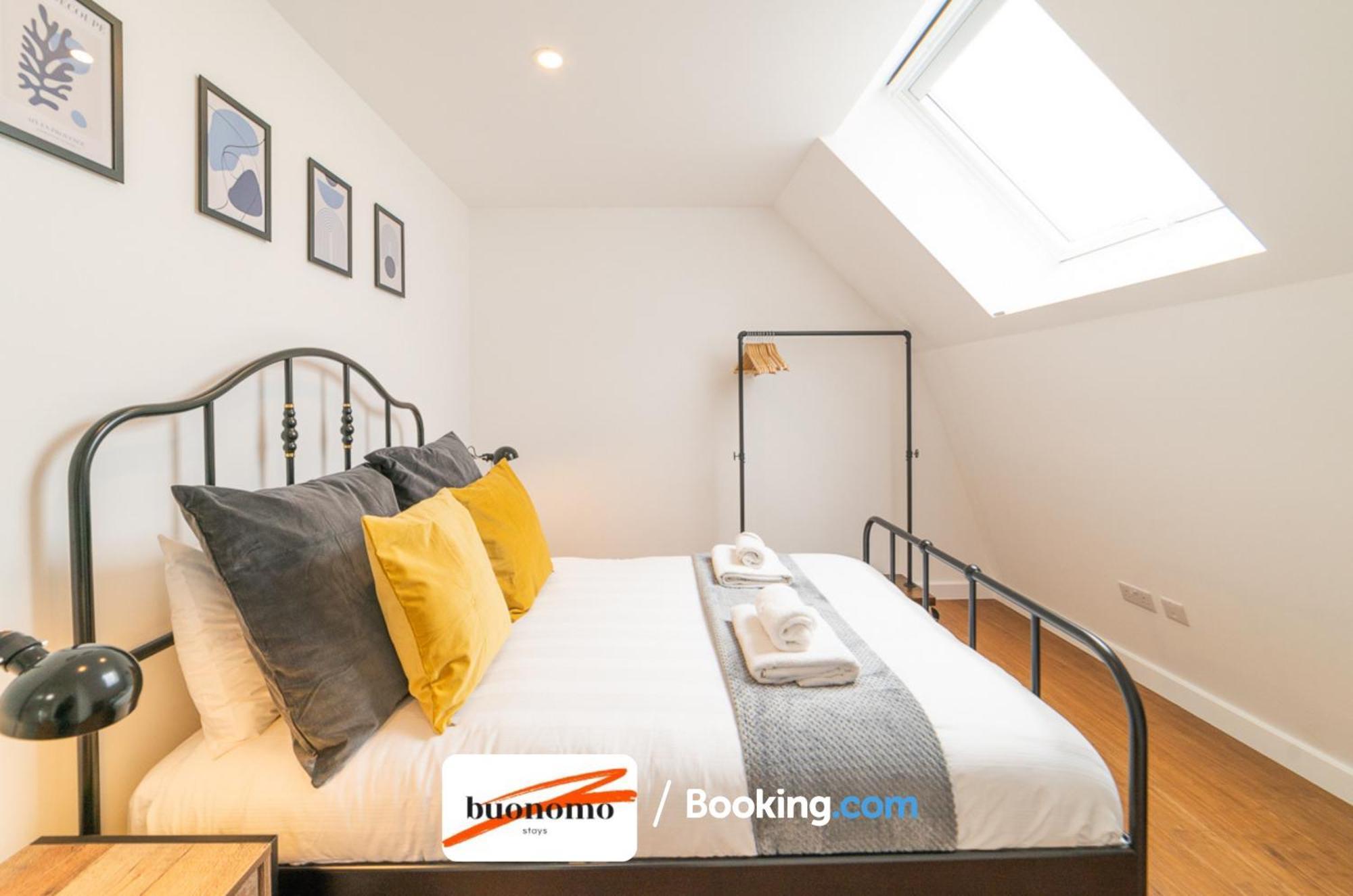 Two Bedroom Apartment At Buonomo Stays Short Lets & Serviced Accommodation Londres Exterior foto