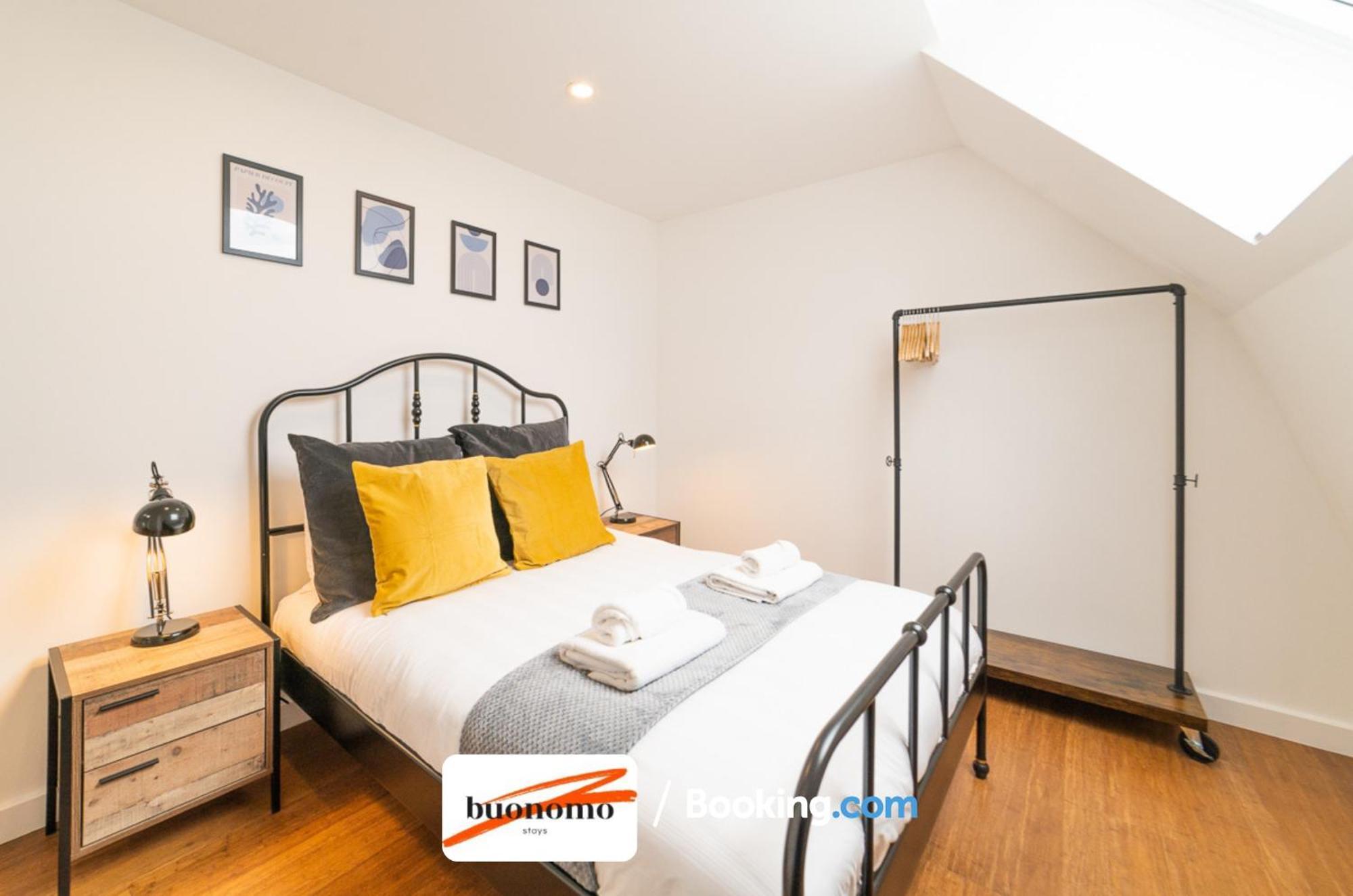 Two Bedroom Apartment At Buonomo Stays Short Lets & Serviced Accommodation Londres Exterior foto