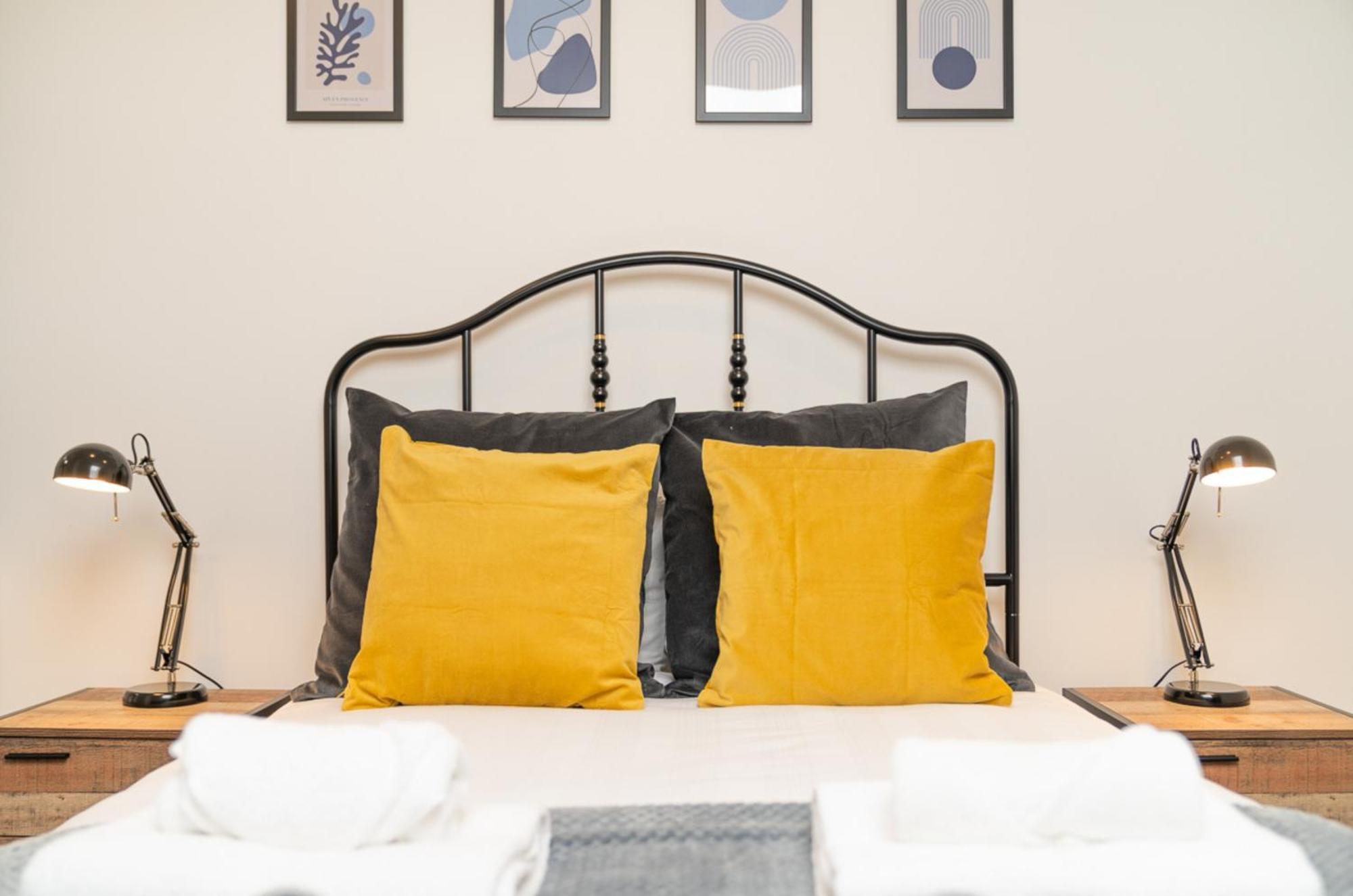 Two Bedroom Apartment At Buonomo Stays Short Lets & Serviced Accommodation Londres Exterior foto