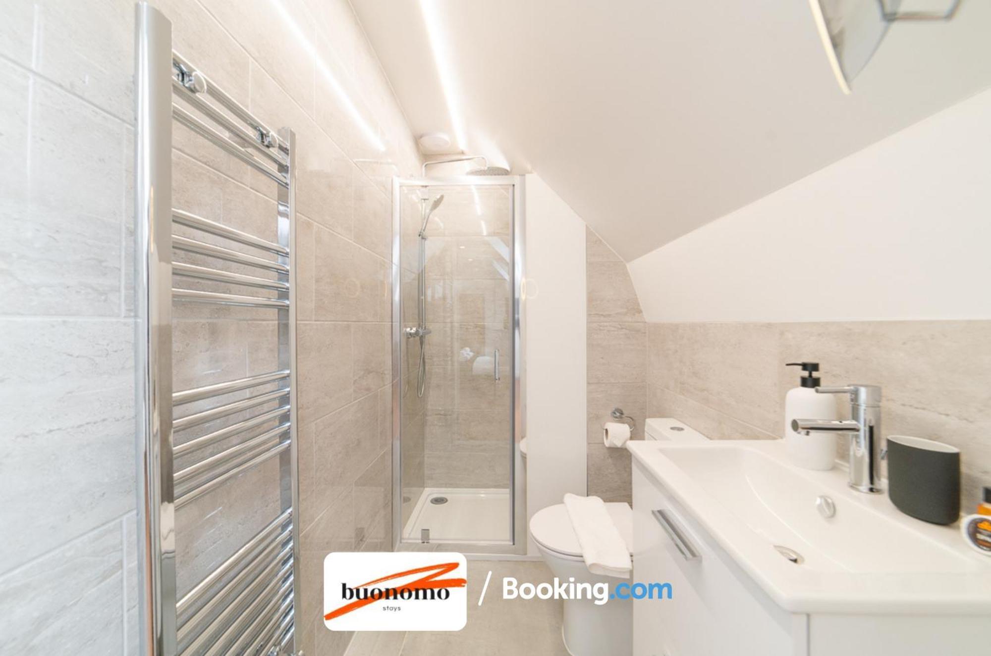 Two Bedroom Apartment At Buonomo Stays Short Lets & Serviced Accommodation Londres Exterior foto