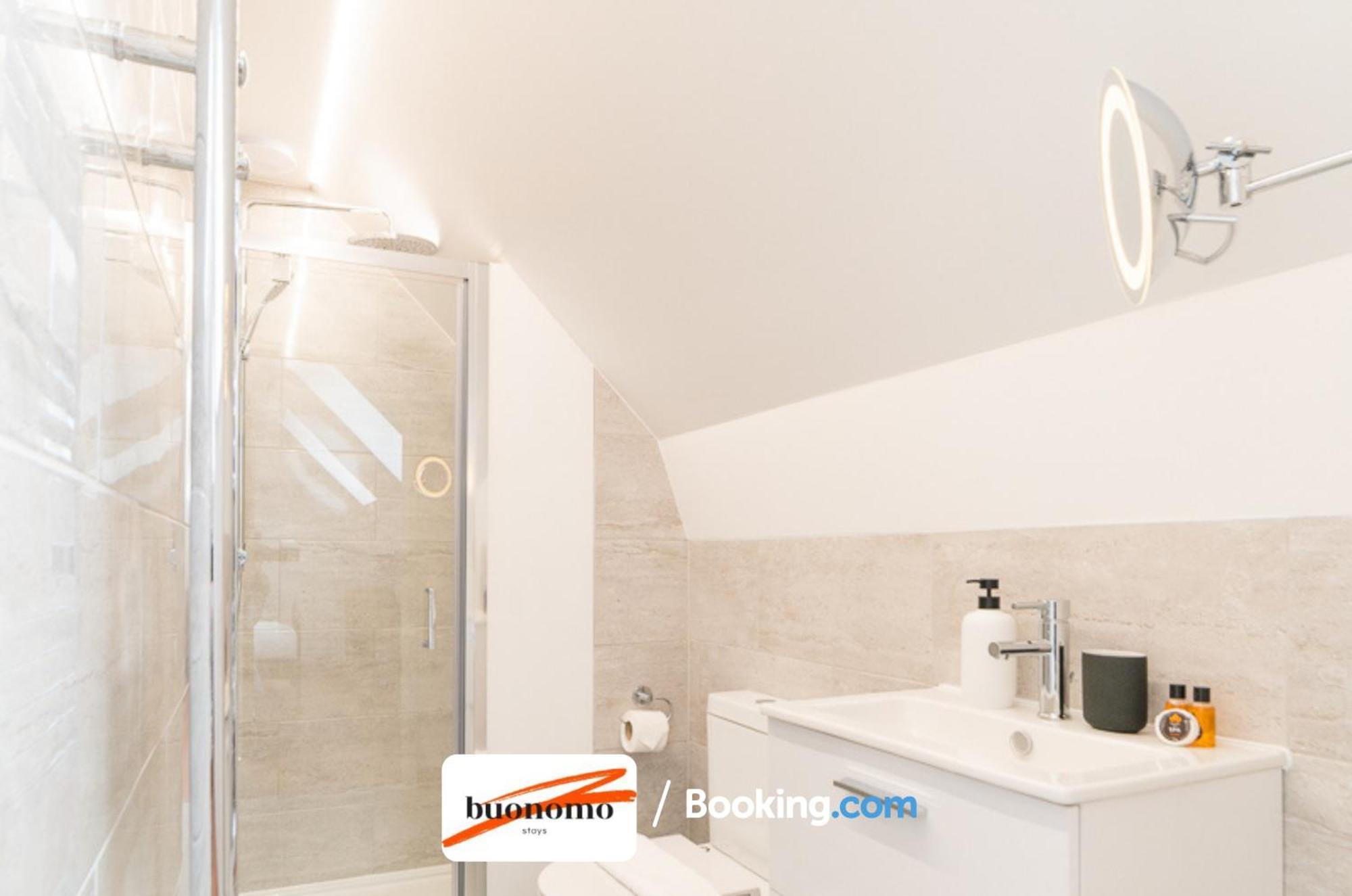 Two Bedroom Apartment At Buonomo Stays Short Lets & Serviced Accommodation Londres Exterior foto