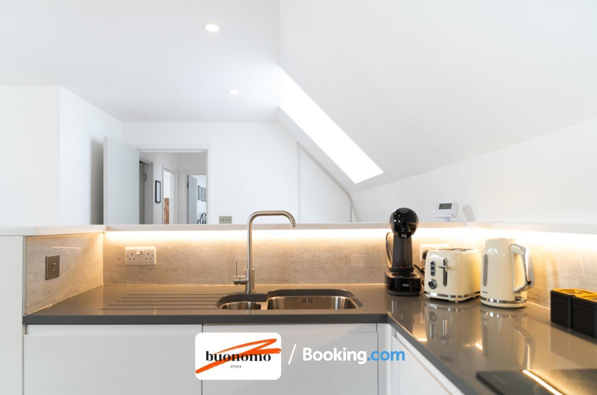 Two Bedroom Apartment At Buonomo Stays Short Lets & Serviced Accommodation Londres Exterior foto