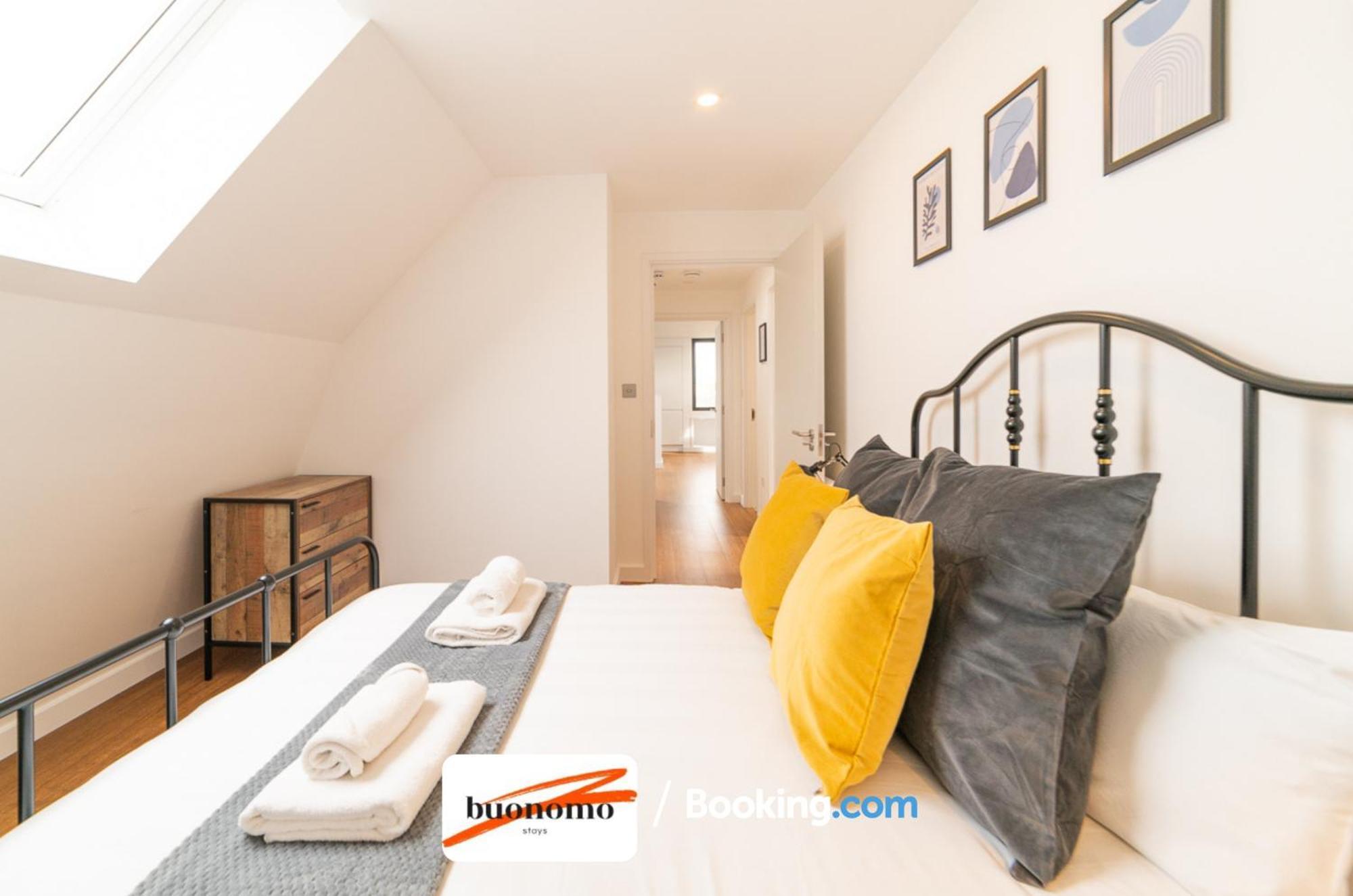 Two Bedroom Apartment At Buonomo Stays Short Lets & Serviced Accommodation Londres Exterior foto