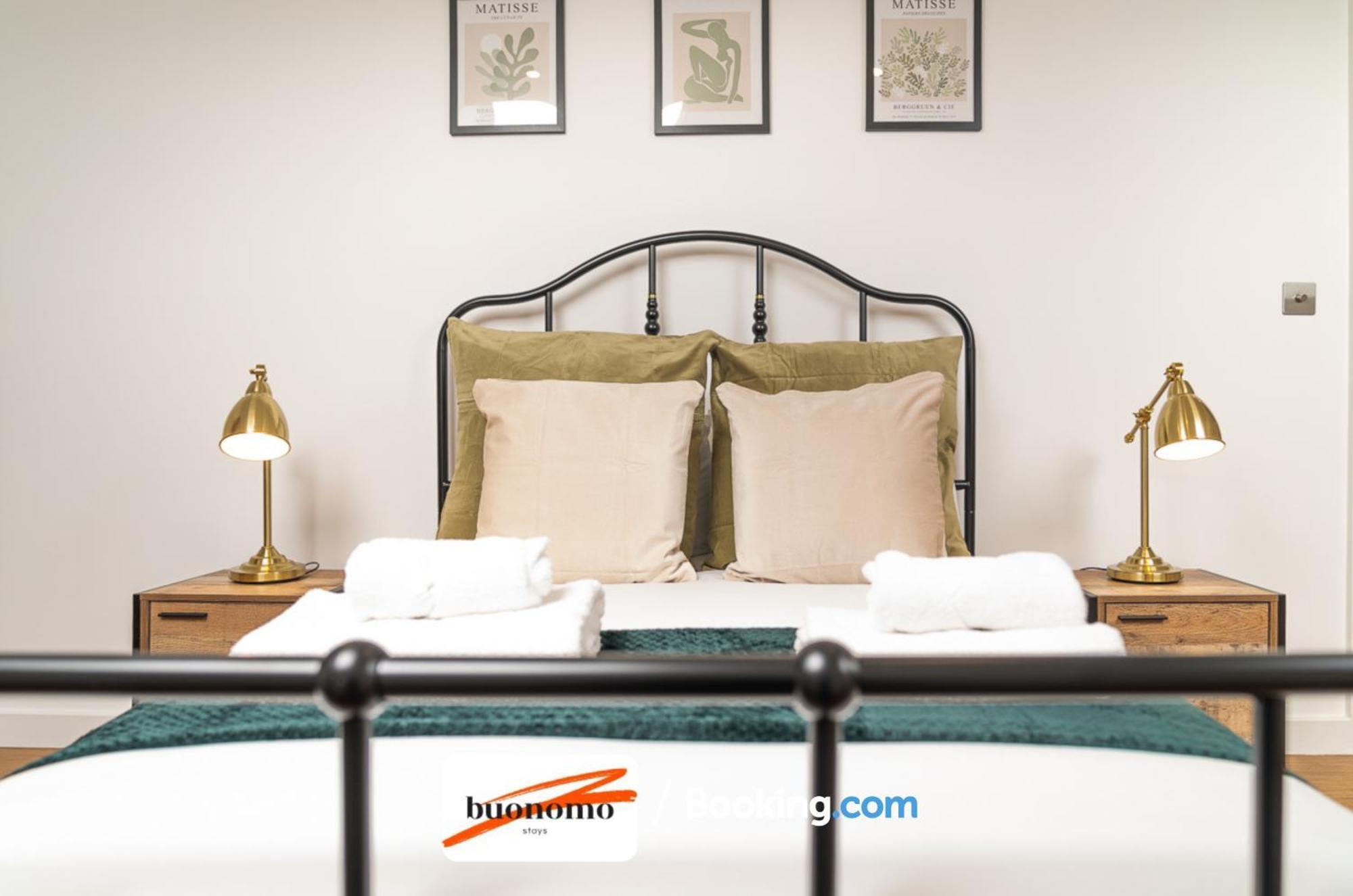 Two Bedroom Apartment At Buonomo Stays Short Lets & Serviced Accommodation Londres Exterior foto