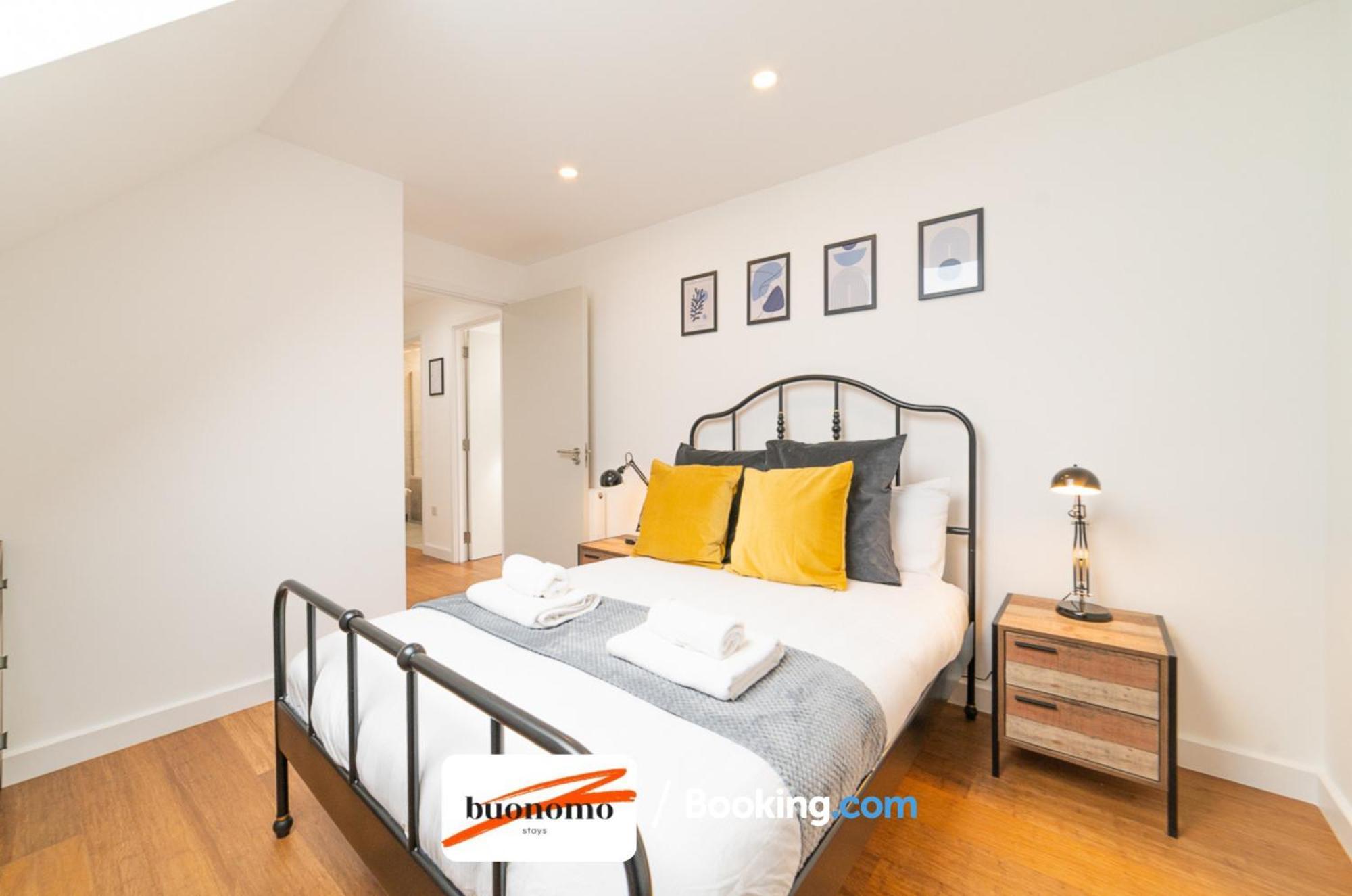Two Bedroom Apartment At Buonomo Stays Short Lets & Serviced Accommodation Londres Exterior foto